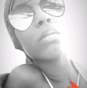 Meet your Posher, Idanna